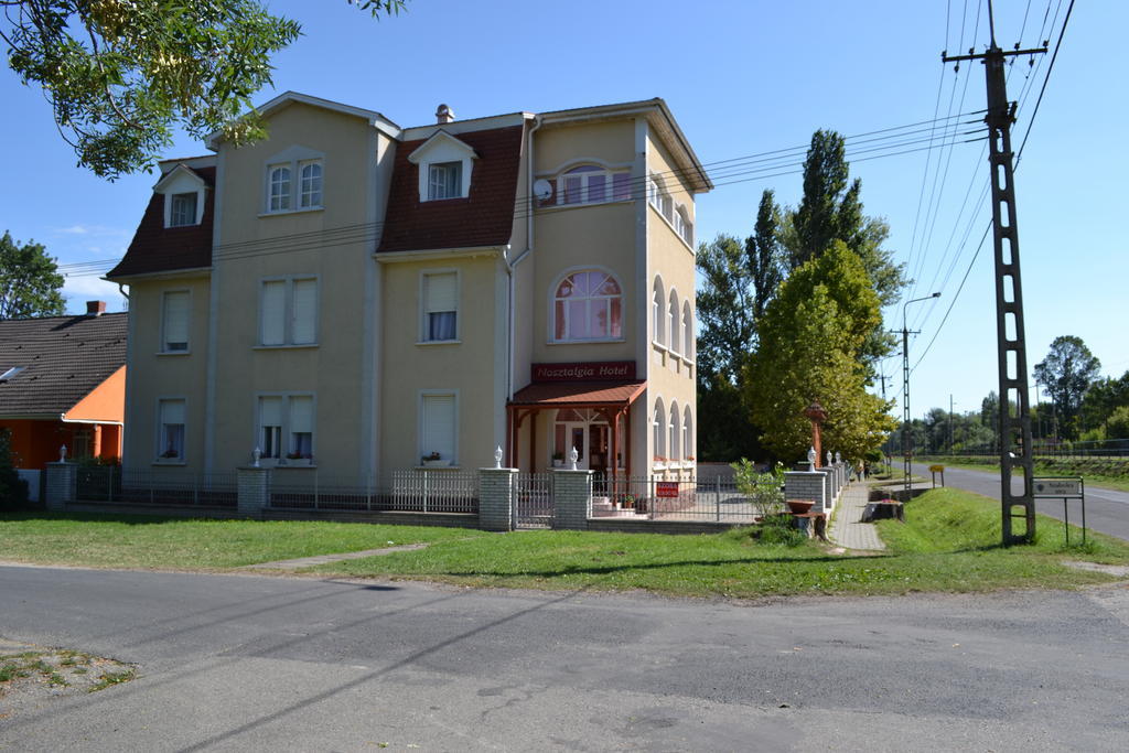 Nosztalgia Hotel Balatonszarszo Exterior photo