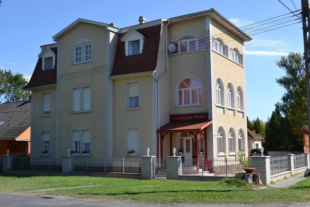 Nosztalgia Hotel Balatonszarszo Exterior photo