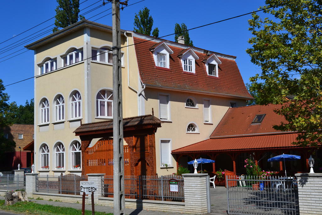 Nosztalgia Hotel Balatonszarszo Exterior photo